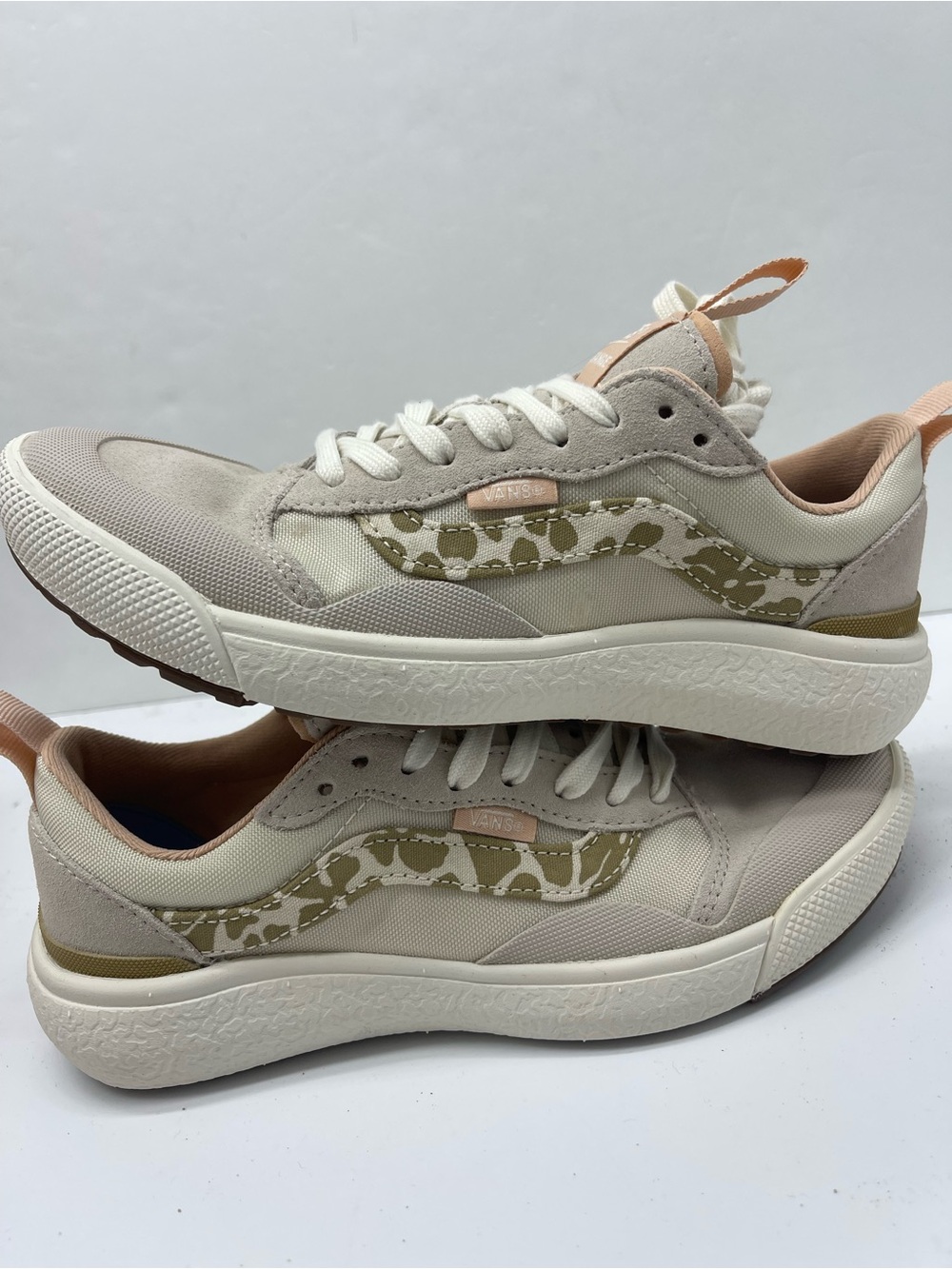 Vans WMNS Ultrarange Exo Se
Groovy Floral Khaki
VN0A4UWMKHK Sneakers - Picture 12 of 16